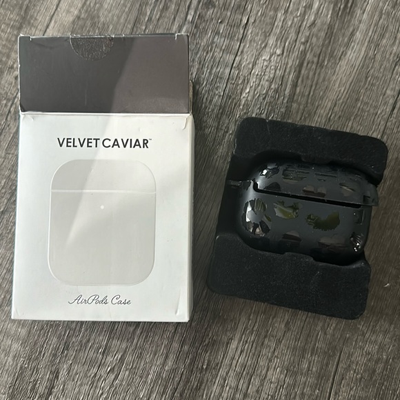 AirPods Pro Case - Picture 1 of 2